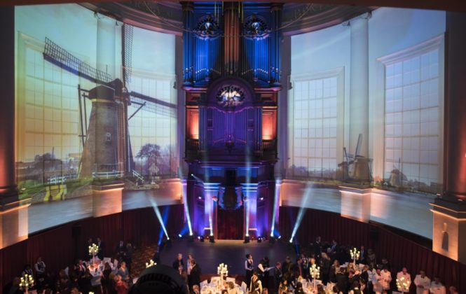 Extravagantes Essen in der Koepelkirche bei Firmenreise in Amsterdam